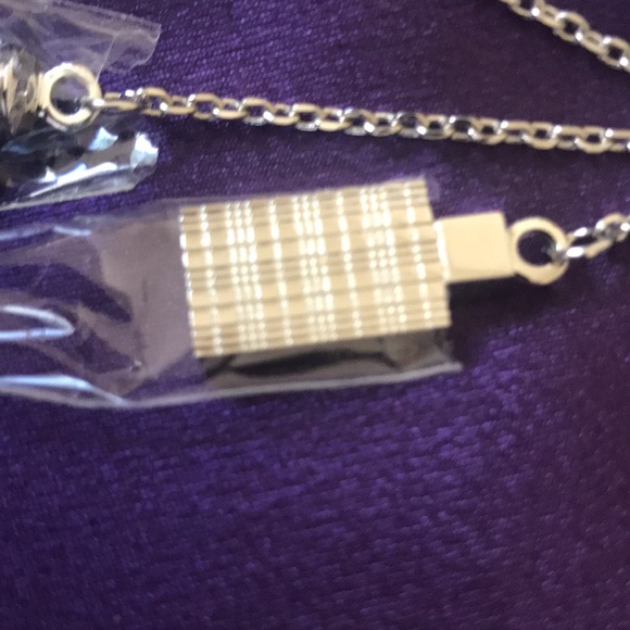 Burberry key chain - Picture 5 of 7